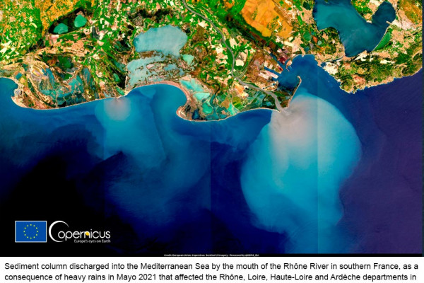 Modelling of pluvial flooding at local scales